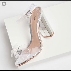 SCHUTZ BRIANNE Sandal w/ bow detail